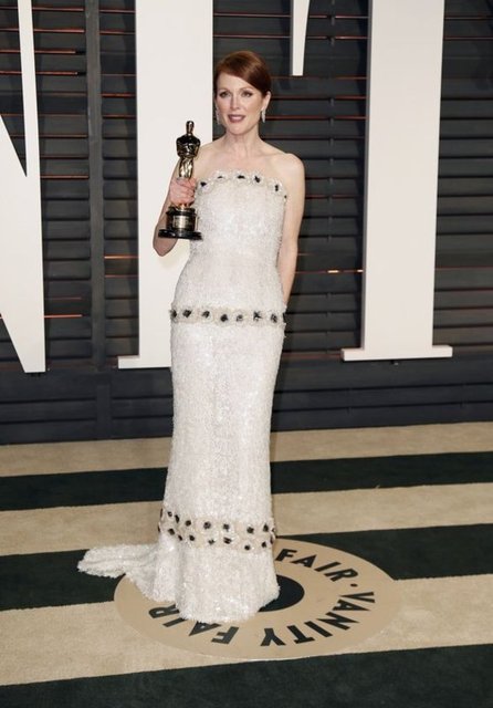 JULIANNE MOORE