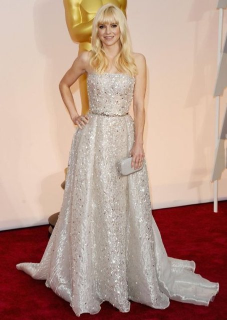 ANNA FARIS