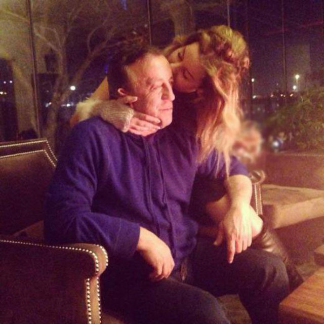 Kısa bir ayrılığın ardından tekrar bir araya gelen çift, aşk tazeliyor.