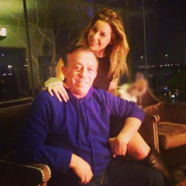 Mesudiyeli, işadamıyla verdiği pozları "Gönlümün efendisi" notuyla sosyal medyada paylaştı.