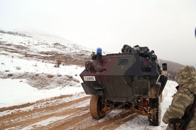 Dün akşam saat 19.00 sıralarında Malatya 7.Ana Jet üs komutanlığından havalanan 2 savaş uçağının bir süre sonra radardan kaybolması üzerine bölgeye çok sayıda arama-kurtarma ekipleri ile sağlık görevlileri yönlendirildi.