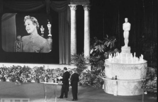 17- Televizyondan yayınlanan ilk Oscar ödülleri, 1953 yılında yapılan 25. Oscar Ödülleri töreniydi.