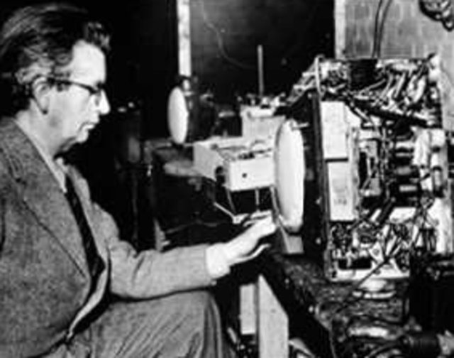 3- İskoç mucit ilk televizyonunu parası olmadığı için lavabo ve çay tenekesi kullanarak yapmıştır.