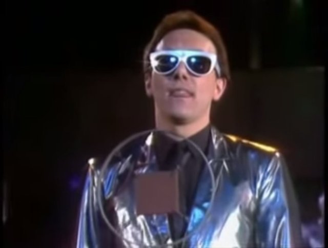 25- İlk müzik televizyonu MTV 1 Ağustos 1981 günü saat 00.01'de yayına başlamıştır. Çalınan ilk parça Buggles'ın söylediği "Video Killed the Radiostar" (Video, Radyo Yıldızını Öldürdü) şarkısıdır.