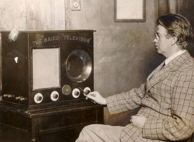 9- İlk televizyonlar satışa çıktığı zaman, otomobil fiyatlarından daha pahalıydı.