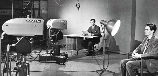 4- İlk televizyon gösterisi 1926 yılında Londra'da gerçekleşmiştir.