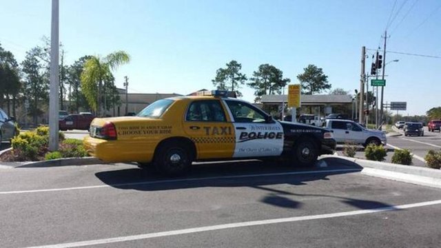 Sahroş otomobil kullanmaya karşı olan anlamlı bir araç giydirme kampanyası...