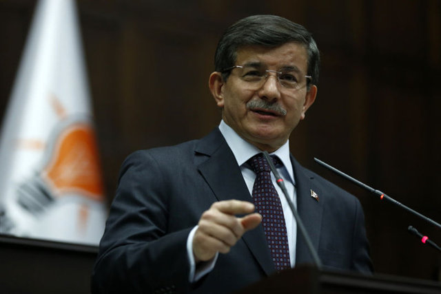 Gıda, Tarım ve Hayvancılık Bakanı Mehdi Eker, AK Parti Grup Toplantısı öncesi kuliste gazetecilerle ayaküstü sohbet etti. Bakan Eker, Başbakan Davutoğlu'nun sofrasında olmazsa olmazlardan birinin meyve olduğunu belirtti.