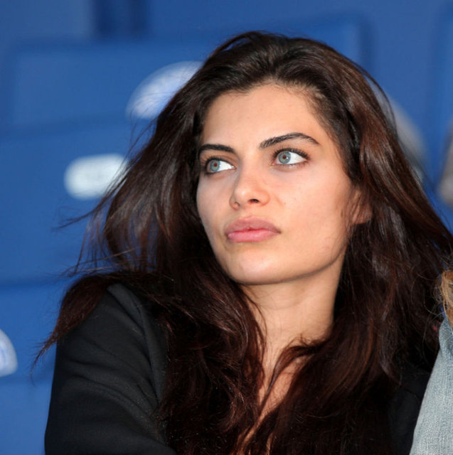 Bizi kötü lanse etmeye çalışanları Allah'a havale ediyorum. Ayrıca söylendiği gibi bebeğim 2 aylık değil 4,5 aylık"