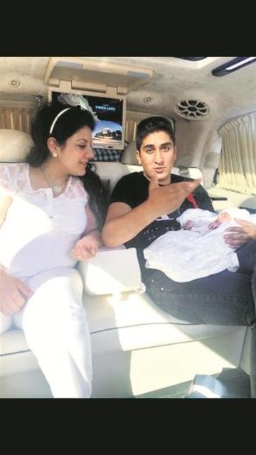 Rojbin Aslan şunları söyledi: "Evliliğimizden 21 Haziran 2014 tarihinde Efrim Mina ismini verdiğimiz bir kızımız oldu. Kızımızı nüfusuna kaydetti. Ancak yaşanan tüm güzellikler Ümit'in Ceren Hindistan ile tanışmasından sonra değişti.