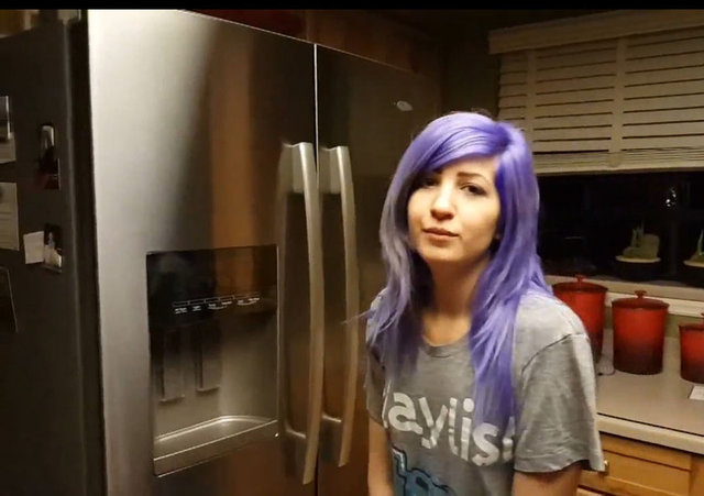 Bu saç ne renk?Florida'da yaşayan 24 yaşındaki videoblogçu ve müzisyen Sabrina Abu-Obeid bir anda sosyal medyada trend oldu