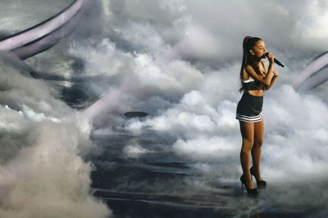 ARIANE GRANDE  - Mavi-Gri