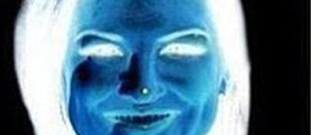 Uzun süre sarı renkte bir noktaya bakıldığı zaman beyindeki bazı hücreler uyarılıyor ve beyinde renk geçişleri yaşanabiliyor.