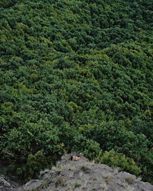 2009 yılında özel bir fotoğraf anlayışıyla hareket eden Fransız sanatçı çıplak insan ve doğa fotoğrafları üzerine markalaşma hedefini taşıyor.