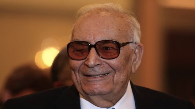 Nazan ÖncelBugün üzülmek için çok neden var... Yaşar Kemal'i kaybetmişiz, hepimizin başı sağ olsun. Saygıyla anıyoruz. İnce Memed