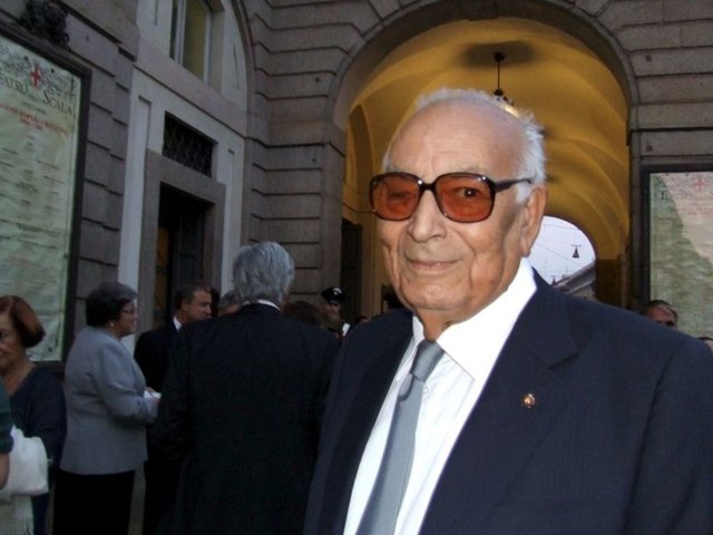Zara - Ve o da gitti.. Nurlar yağsın üzerine #YaşarKemal