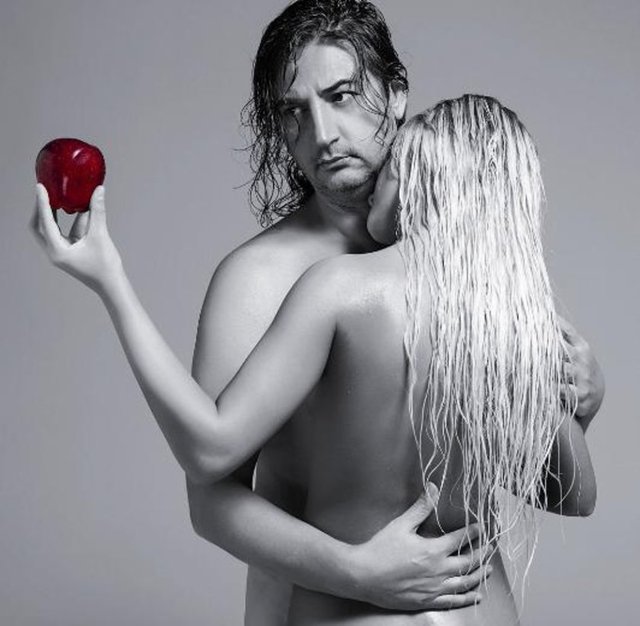 GEÇEN YAZA DAMGA VURMUŞTU! - Çelik, 'Benimki de Kalp' isimli şarkısı için çektirdiği fotoğraflarıyla gündem yaratmıştı.