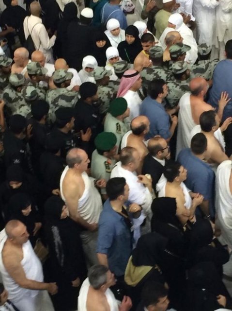 Erdoğan, Mekke ve Medine'deki programlarının ardından Riyad'a geçerek, Suudi Arabistan Kralı Selman bin Abdülaziz Al Suud ile görüşecek. -  - AA