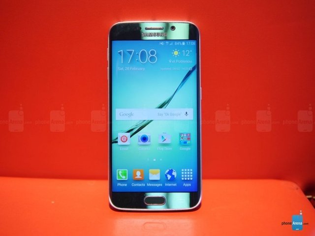 5 MP çözünürlüğe sahip ön kamera sensörü aynı zamanda F1.9 diyafram boyutuna sahip. Samsung, ön kamerada düşük ışık koşullarında üstün performans vaat ediyor.