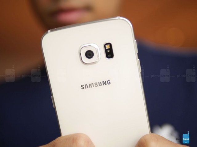 Facebook ve WhatsApp uygulamaları önceden yüklü olarak gelecek.