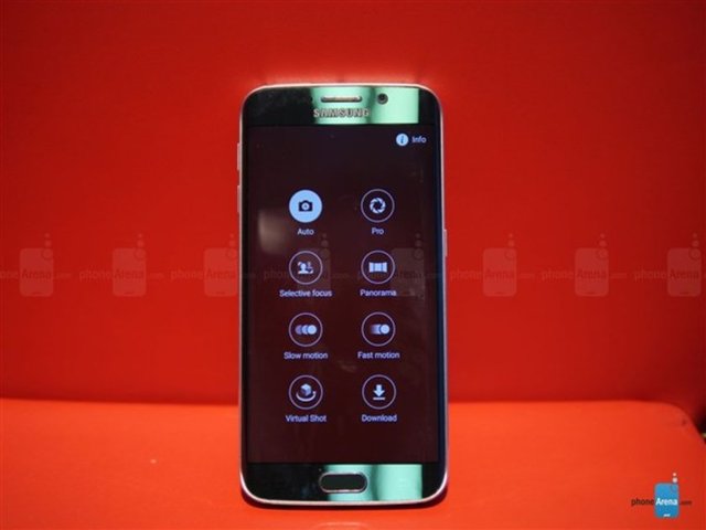 Tabii ki Samsung'un yepyeni ödeme sistemi Samsung Pay'da yeni amiral gemilerinde yerini alacak.