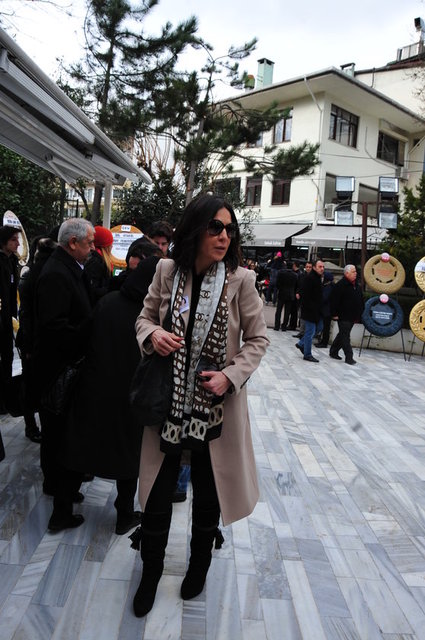 SİTARE AKDİLEK 