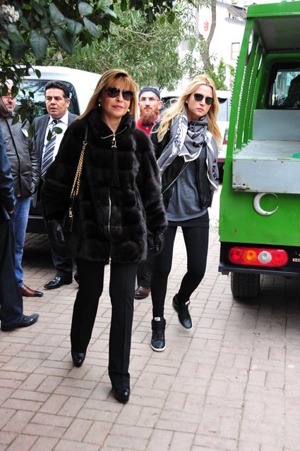 NESLİHAN, PINAR SABANCI 