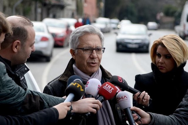 Yaşar Kemal'in 44 yıllık dostu Zülfü Livaneli, "Sabah uyandım ve ilk düşüncem 'Şimdi Yaşar Ağabey yok mu?' oldu. 'Bu inanılacak bir şey değil' oldu" diye konuştu.