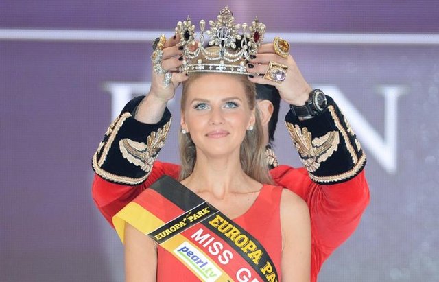 Almanya, Rusya'nın Ukrayna'nın doğusundaki Rus ayrılıkçı militanlara destek verdiğini iddia etmiş, AB ülkeleri ve ABD ile birlikte Rusya'nın Ukrayna tutumu nedeniyle ekonomik ambargo uygulamıştı.