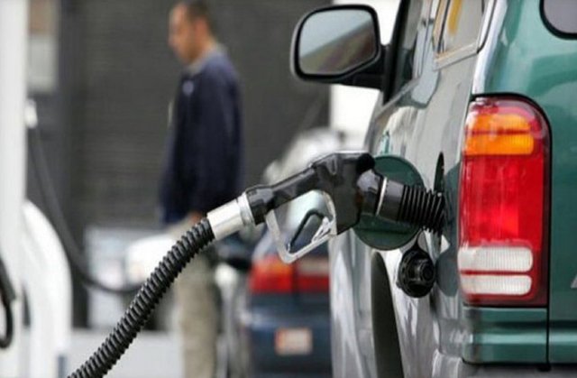 Asgari Ücret: 638,70 YTL - Benzin Litre Fiyatı: 3,03 - 2,85 YTL - Asgari Ücretle Alınabilen Benzin Miktarı: 224 YTL