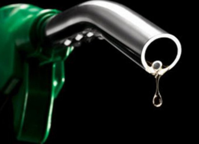 Asgari Ücret: 837,00 TL - Benzin Litre Fiyatı: 4.30 TL - Asgari Ücretle Alınabilen Benzin Miktarı: 195 Litre