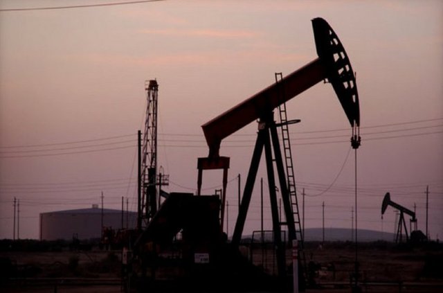 Asgari Ücret: 78.075.000 TL - Benzin Litre Fiyatı: 547.922 TL - Asgari Ücretle Alınabilen Benzin Miktarı: 142 Litre