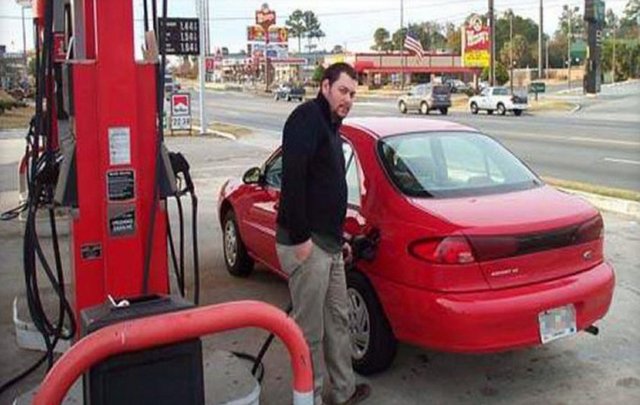 Asgari Ücret: 47.839.000 TL - Benzin Litre Fiyatı: 206.656 TL - Asgari Ücretle Alınabilen Benzin Miktarı: 231 Litre