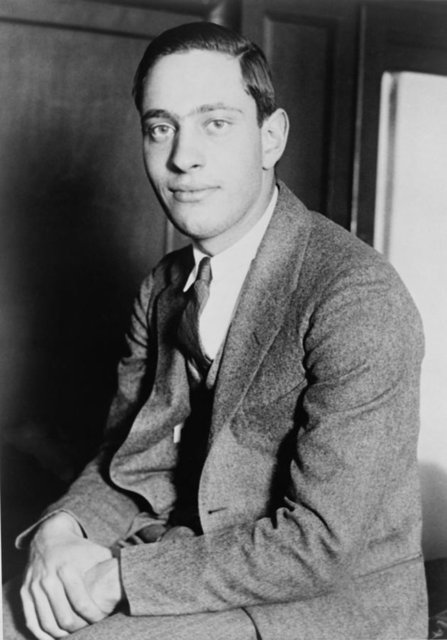 37. Nathan Leopold   - 1904'te  Chicago'da doğan Nathan Leopold 210 IQ ile bir çocuk dahiydi ve ilk kelimelerini 4 aylıkken konuşmaya başlamıştı. Ancak cinayetten tutuklanıp 33 yılını hapiste geçirdi. 1971'de 67 yaşındayken Porto Riko'da öldü.