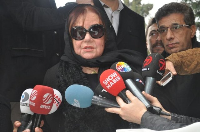 Gürses'in hayat arkadaşı Muhterem Nur, mezarbaşında yaptığı açıklamada "Onsuz geçen iki yıl, karanlıkta yaşıyorum. Onunla yaşıyorum, kalbimin içinde yaşıyorum. Acım sonsuz, devam ediyor" dedi.