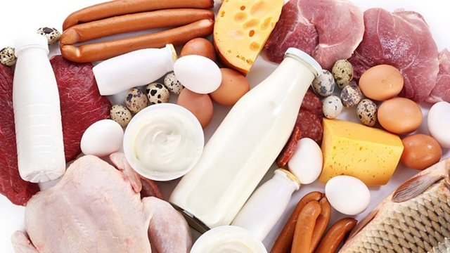 Mikroorganizmaların çoğu sıcağı ve rutubeti sever. Beslenmemizde vazgeçilmez olan et, süt, yumurta gibi ürünler mikroorganizmaların sevdiği ürünler oldukları için riskli ürünlerdir.
