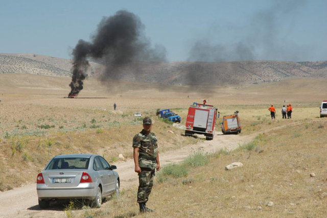 23 TEMMUZ 2009 - Malatya Erhaç'tan havalanan uçak Mısırdere Köyü'nde düştü. 2 pilot paraşütle atlayarak kurtuldu.