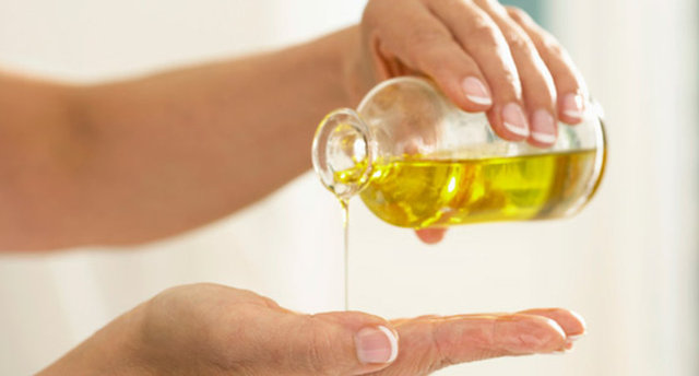 Kuru bir cilde sahipseniz, vücut yağı kullanın.