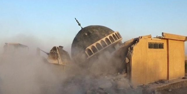 Temmuz ayında iş makineleriyle yıkıldı.