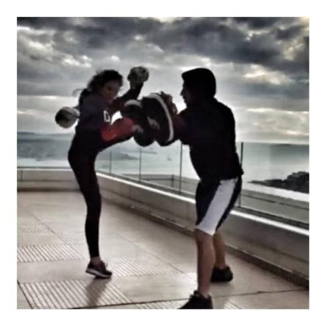 ELİZ SAKUÇOĞLU  - Devam edin, güçsüz olduğumuzu söyleyin. Yapamıyacağımıza inanın bizde size her defasında başarılarımıza başarı katarak cevap verelim. Korkmadan sokakta yürüyebildiğimiz, saygı gördüğümüz daha iyi bir dünya olsun isterdim.