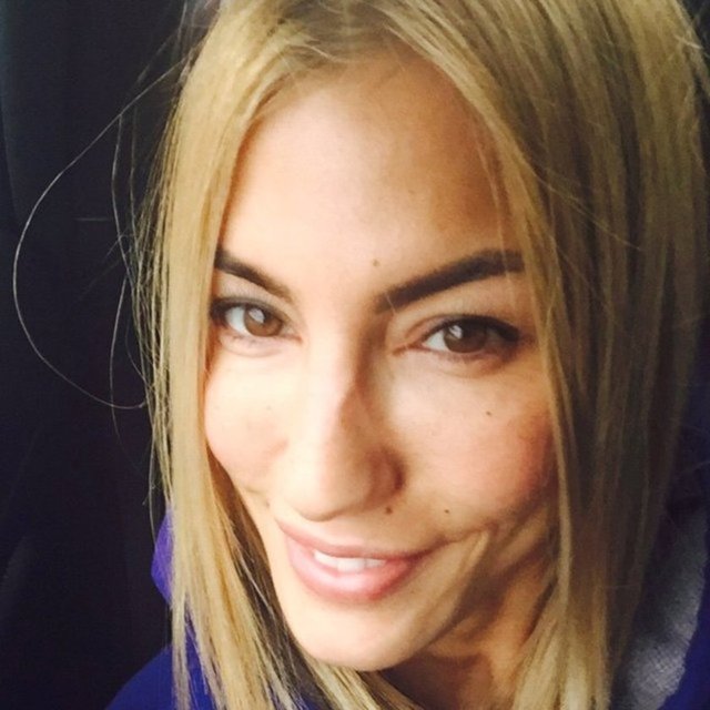 Lütfen takibi bıraksın. Ya da lütfen insanları güzellikleriyle yargılamayın. Güzellik fani değil mi Allah aşkına? Göreceli değil mi? Bir sivilcelik ömrü yok mu adeta? Zamanla elimizden kayıp giden bir şey için iddiaya gerek var mı tartışmaya?