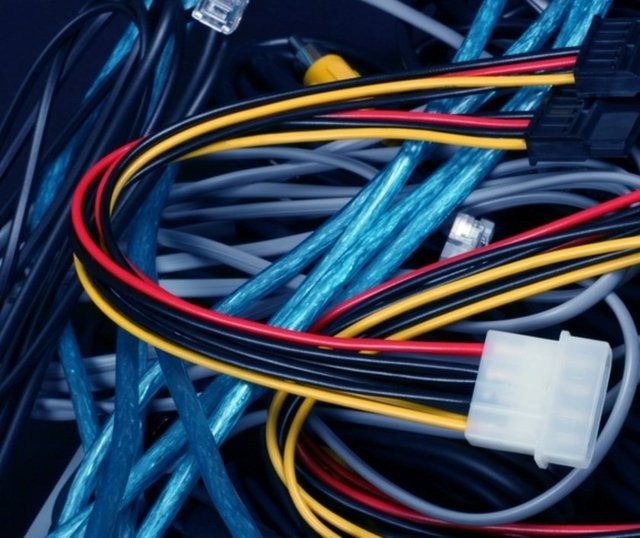 10. Telefon, bilgisayar, harici HD,CD çalar gibi aletlerin kablo fişleri