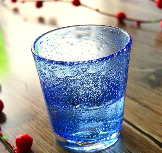 25. Tek kalmış bardaklar ve kahve fincanları...
