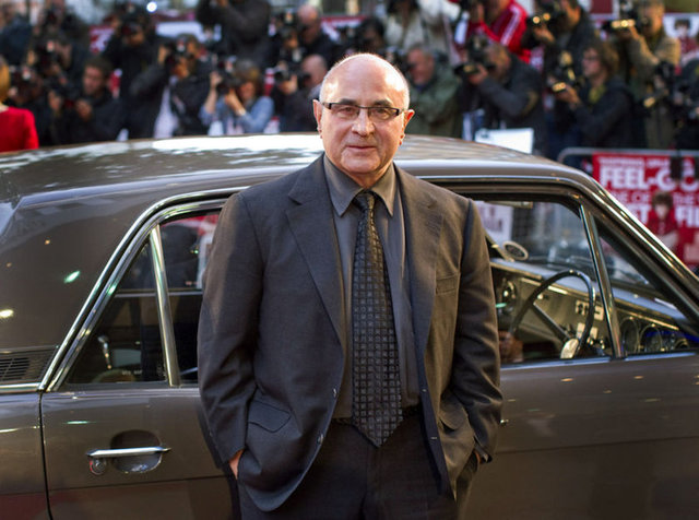 2. Bob Hoskins    - Aslında The Untouchables (Dokunulmazlar) filminde Al Capona karakteri için Robert De Niro seçilmişti. Fakat De Niro rolü reddetti ve yönetmen Brian De Palma bölümü başka bir yerde çekmek zorunda kaldı.