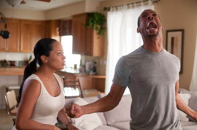 Ancak anlaşmayı imzalamış olsa da iki filmde de oynamadı. Yönetmen değişikliği olduğunda, onun yerine Robin'i oynaması için Chris O'Donnell seçildi. Tabi bu, Wayans'ın bu roller için alması gereken parayı etkilemedi.