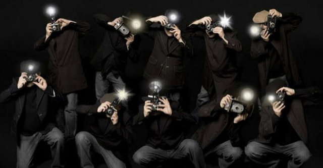 Kişiye Özel Takipçi Paparazzi: Ünlü gibi mi görünmek istiyorsunuz? Bu servis hem para avcısı kadınları kendinize çekmek hem de karizmanızı arttırmak için tam size göre.