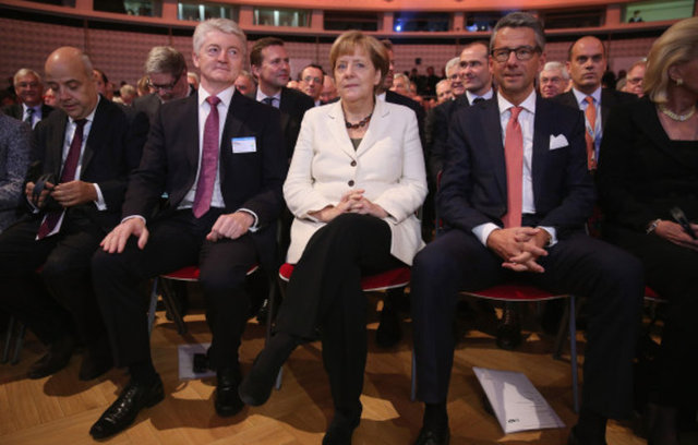 Angela Merkel'in yanındaki iki kişi: 5;5, devlet başkanına etkisine göre ayarlandı