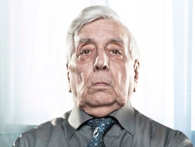 Gülmek Türk erkekleri için hassas konuların başında geliyor. Çocukluktan beri çevrelerinden "Erkek adam gülmez" telkini alan Türk erkekleri, gülmenin "erkek işi" olmadığına inanıyor.