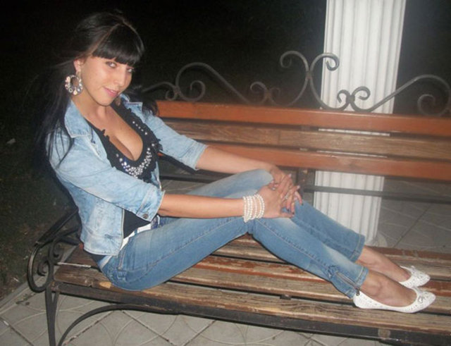 Nastya Orevho - Satıcılar sürekli ısrarla bir şeyler satmaya çalışıyorlar. Nereye gidersek gidelim bir köşe başında birisi sürekli sizi çağırıyor dönüp bakmayınca bazıları küfür bile ediyor.