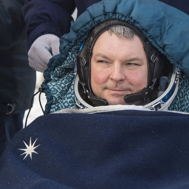 27 Mart'ta, Dünya'dan üç astronotun daha yola çıkıp üstekilere katılması bekleniyor.